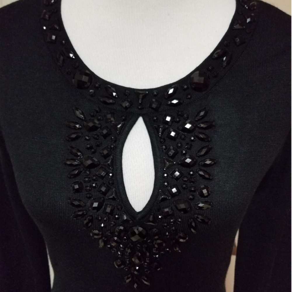 🆕️⬇️🎉HOST PICK🎉 Esperanza Black Embellished Peep Hole Sweater - Picture 2 of 8